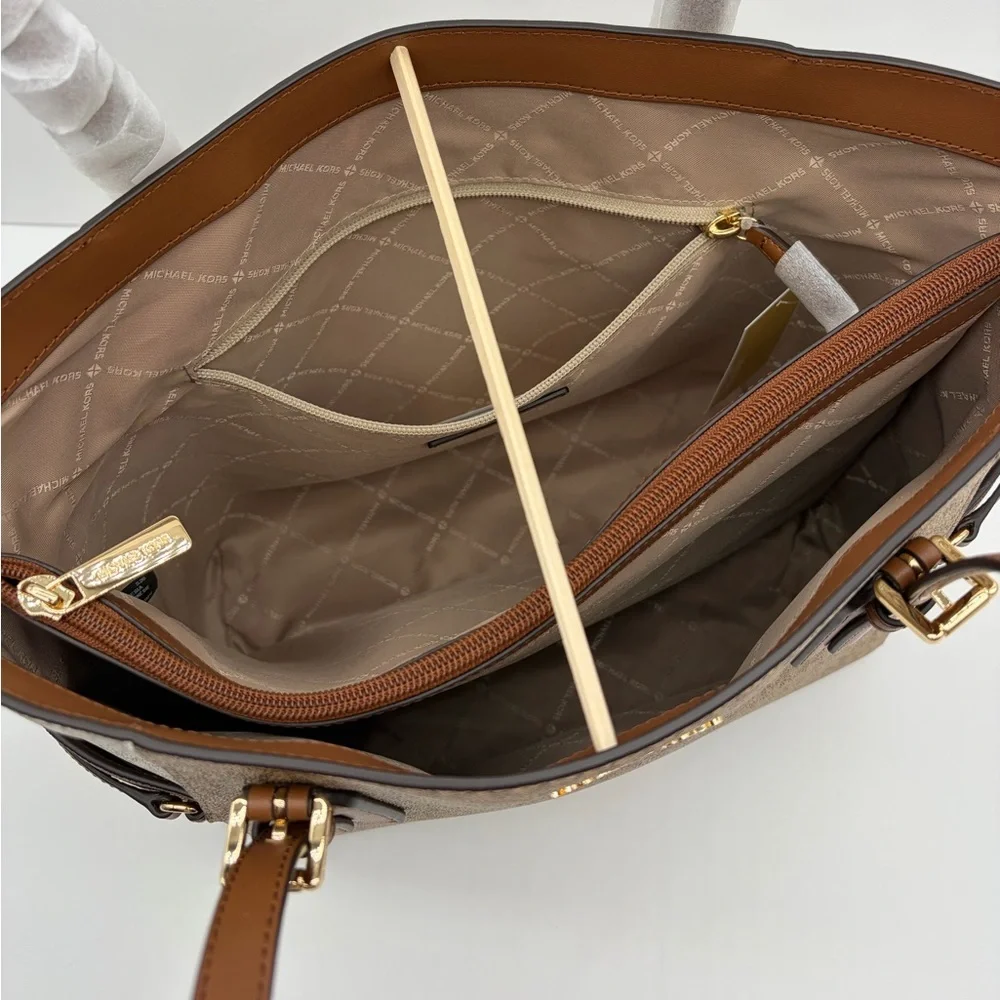 MICHAEL KORS  Voyager Large Color-Block Signature Logo Tote Bag
